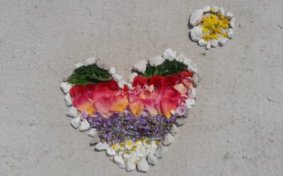 Land art likovni radovi učenika u dvorištu PŠ Putniković