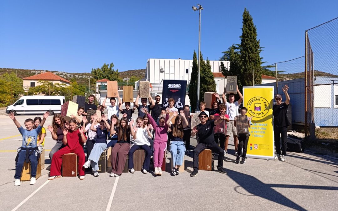 Ruksak (pun) kulture – Sudar Perccussion u PŠ Putniković